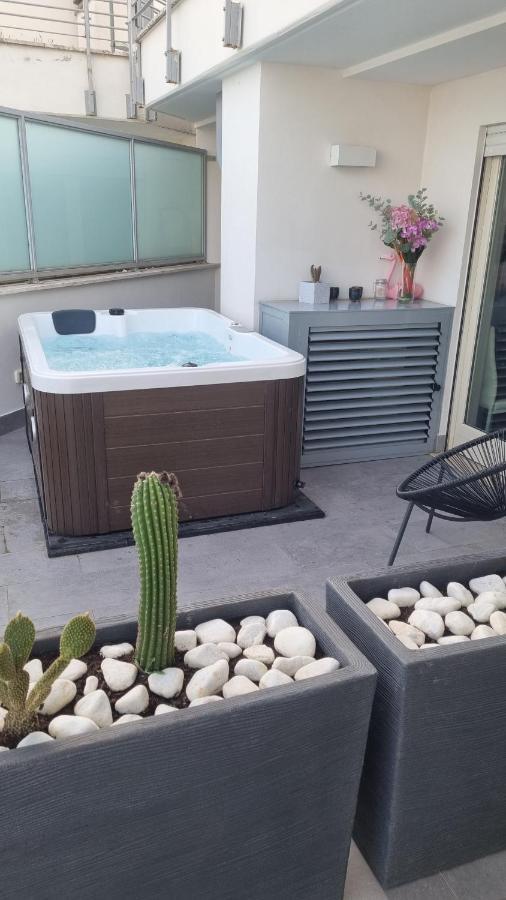 Penthouse 40 In Trastevere With Seasonally Jacuzzi Roma Dış mekan fotoğraf
