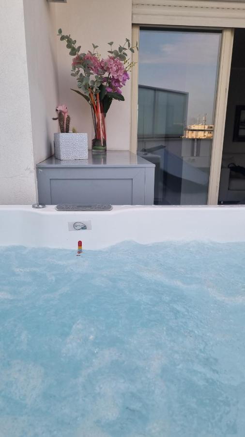 Penthouse 40 In Trastevere With Seasonally Jacuzzi Roma Dış mekan fotoğraf